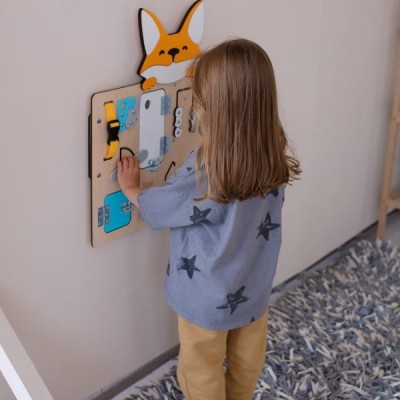 Tablero de actividades pequeño zorrito de madera - juguete infantil Busykids