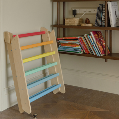 Triángulo Pikler de madera - colores arcoiris - juguete infantil para trepar Busykids