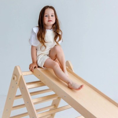 Triángulo Pikler y tobogán/escalera de madera - color madera natural Busykids