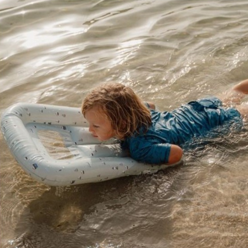 Colchoneta flotador infantil azul Bahía de los marineros - Sailors Bay Little Dutch TocToys