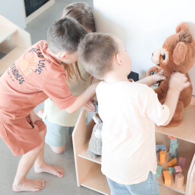 Conjunto ahorro de 2 Estanterías infantiles de madera para Libros y Juguetes - Montessori Busykids