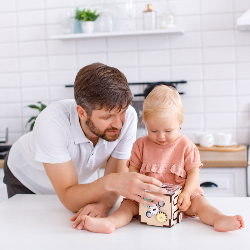 Cubo pequeño de actividades Minicubo de madera - juguete infantil Busykids