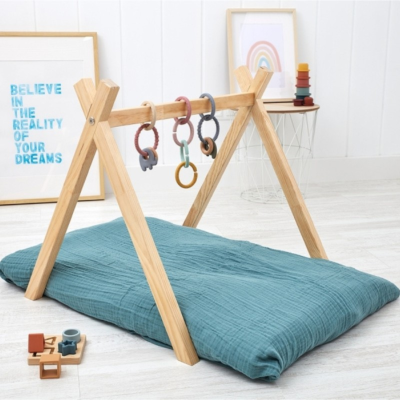 Gimnasio para bebé de madera natural tipo tipi - Estimulación motora y visual Montessori Mobo