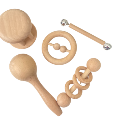 Kit sonajeros y juguetes de madera para bebés Labores Bella